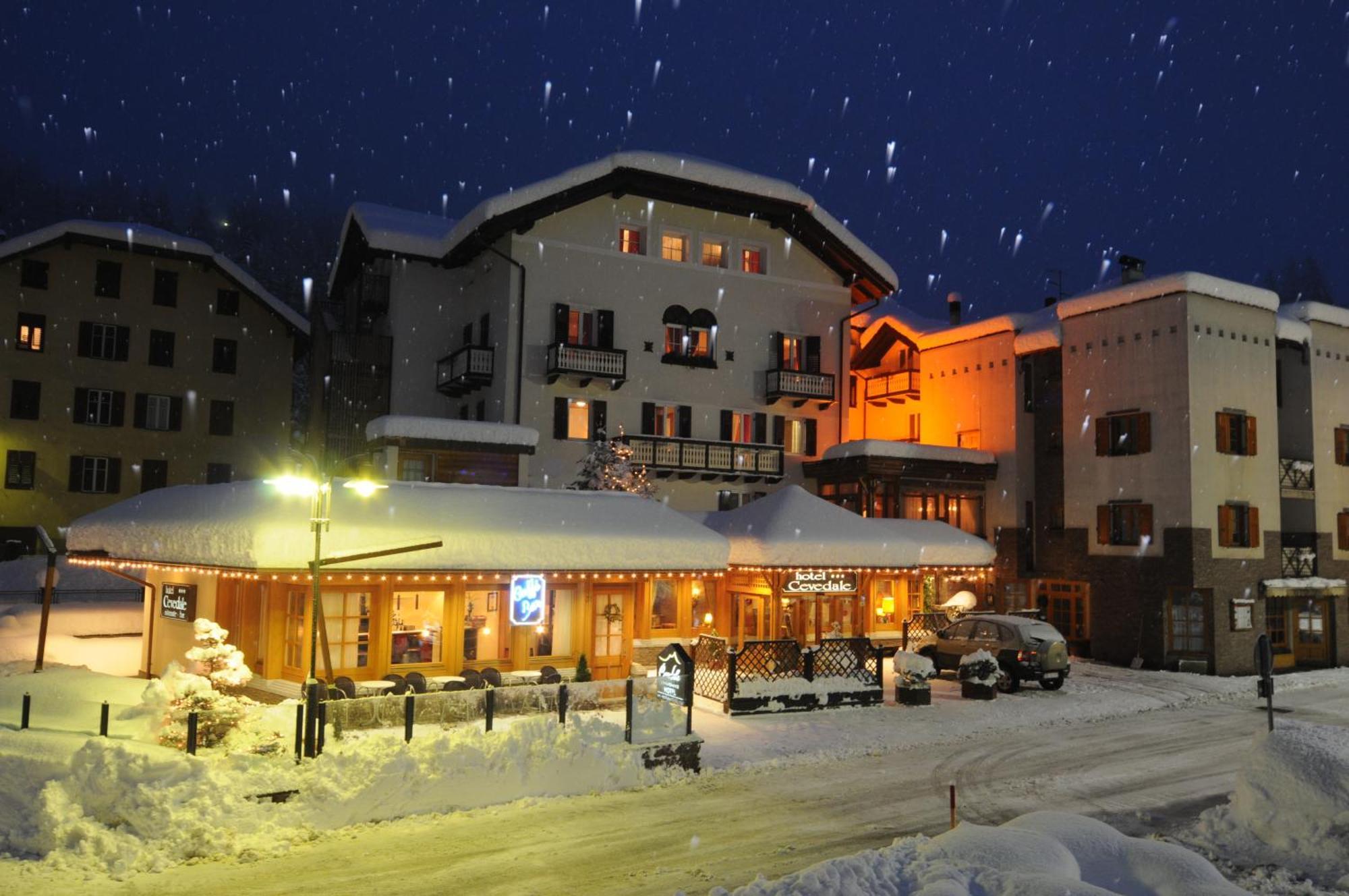 Hotel Cevedale Living Romance Hotel كوغولو المظهر الخارجي الصورة