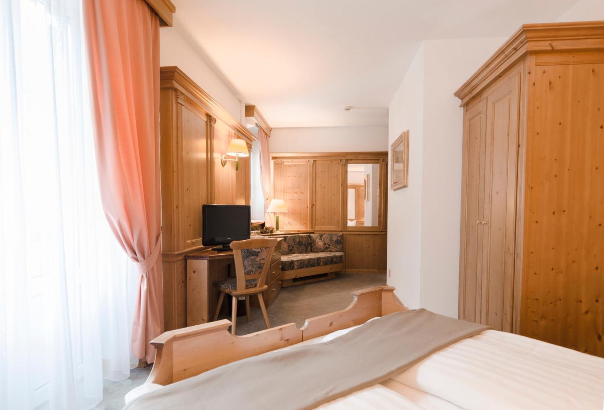 Hotel Cevedale Living Romance Hotel كوغولو المظهر الخارجي الصورة