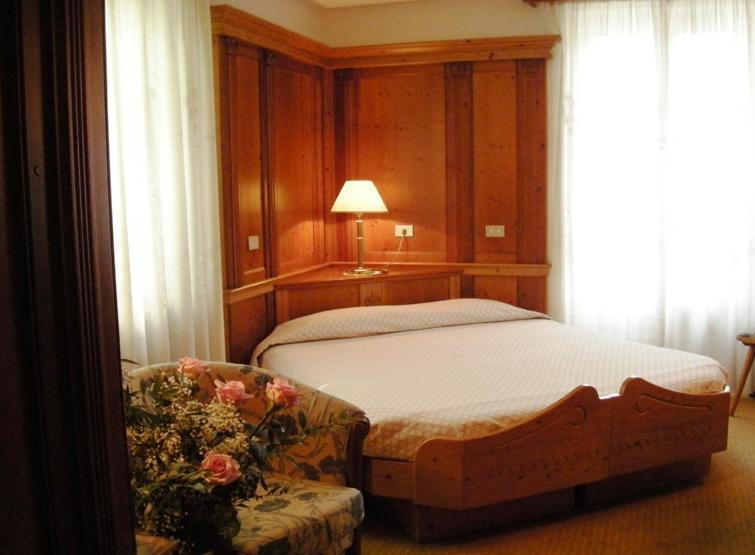 Hotel Cevedale Living Romance Hotel كوغولو الغرفة الصورة