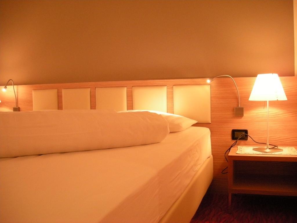 Hotel Cevedale Living Romance Hotel كوغولو الغرفة الصورة