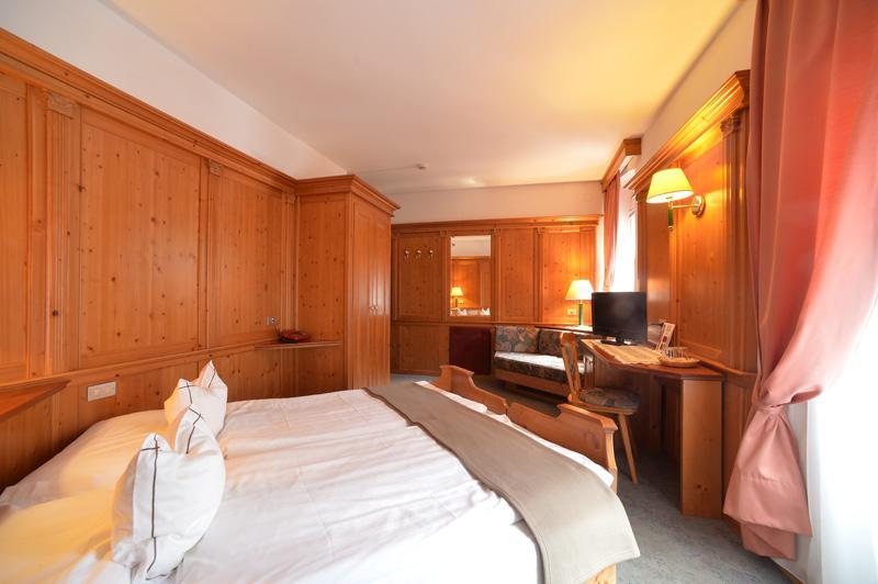 Hotel Cevedale Living Romance Hotel كوغولو المظهر الخارجي الصورة