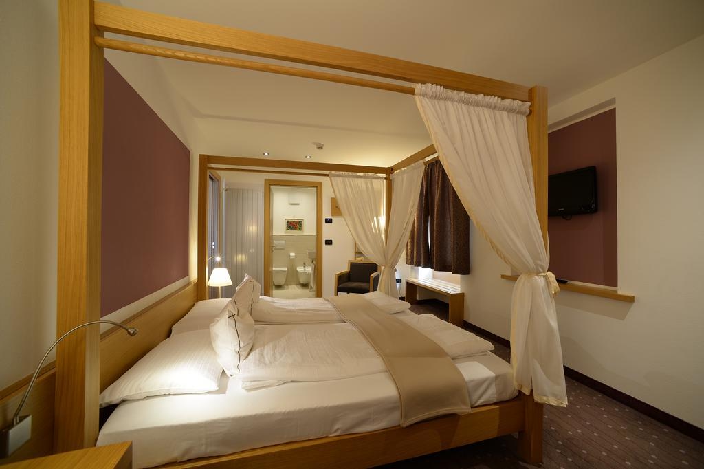 Hotel Cevedale Living Romance Hotel كوغولو المظهر الخارجي الصورة