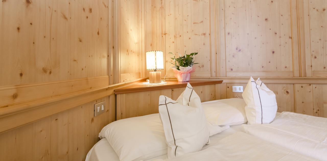 Hotel Cevedale Living Romance Hotel كوغولو المظهر الخارجي الصورة