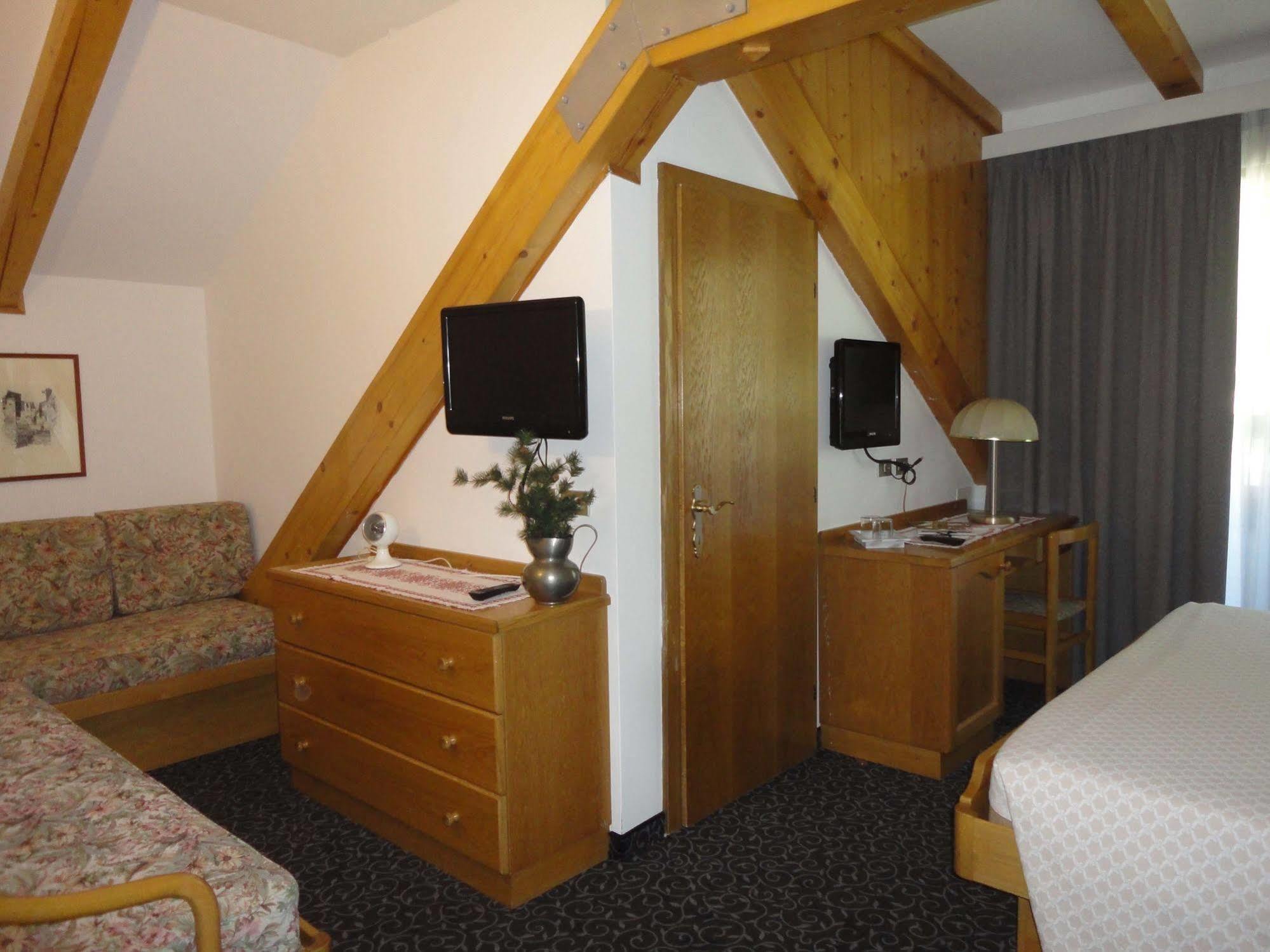 Hotel Cevedale Living Romance Hotel كوغولو المظهر الخارجي الصورة